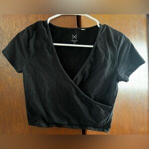 PacSun women’s black cropped t-shirt